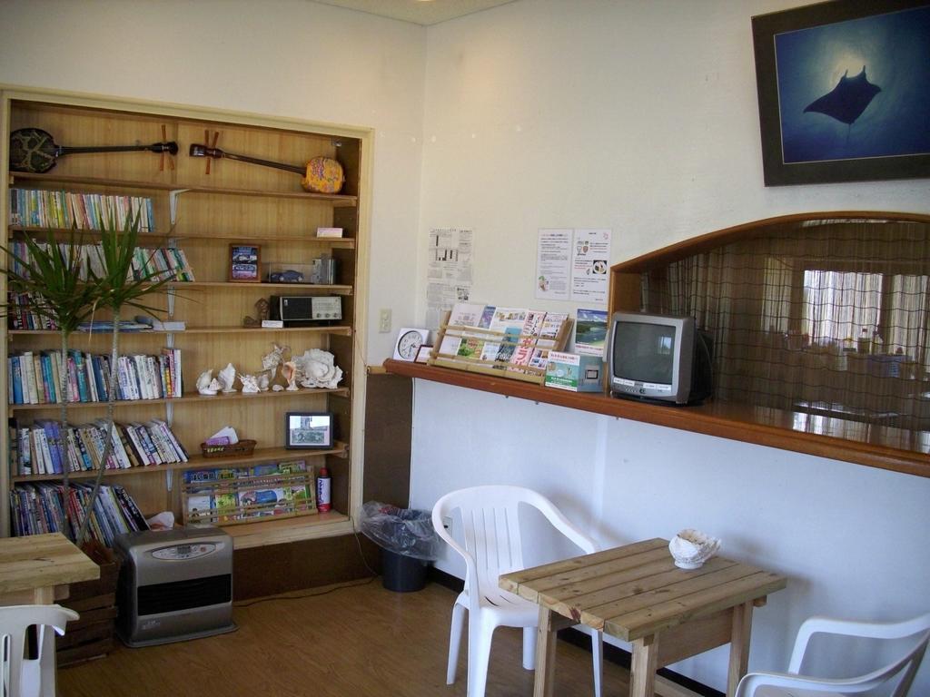 Shiraho Friends House Hotel Ishigaki  Exterior photo